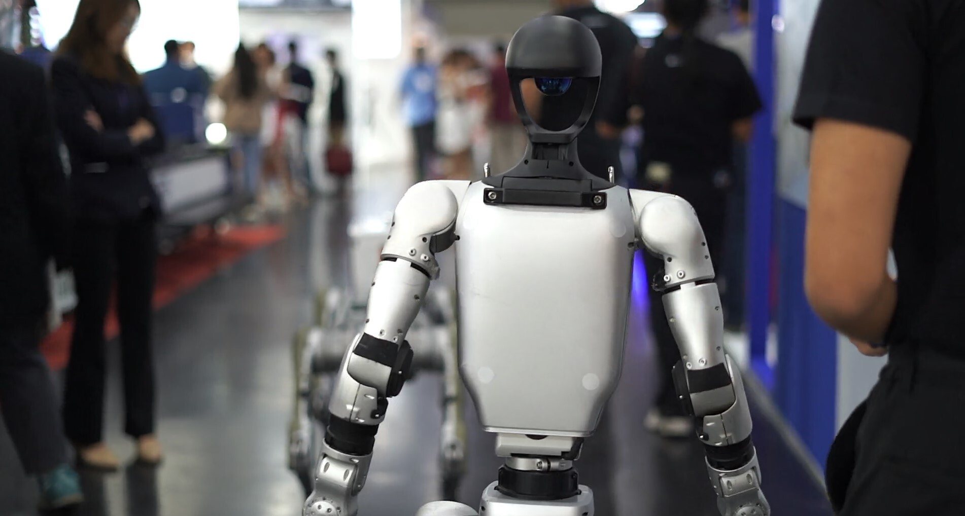 HumanoidRobot_TradeShow_Image3